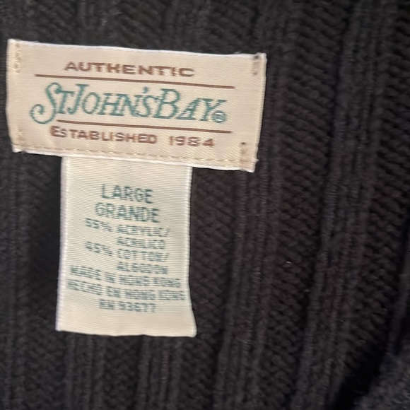 V neck sweater - Picture 3 of 3